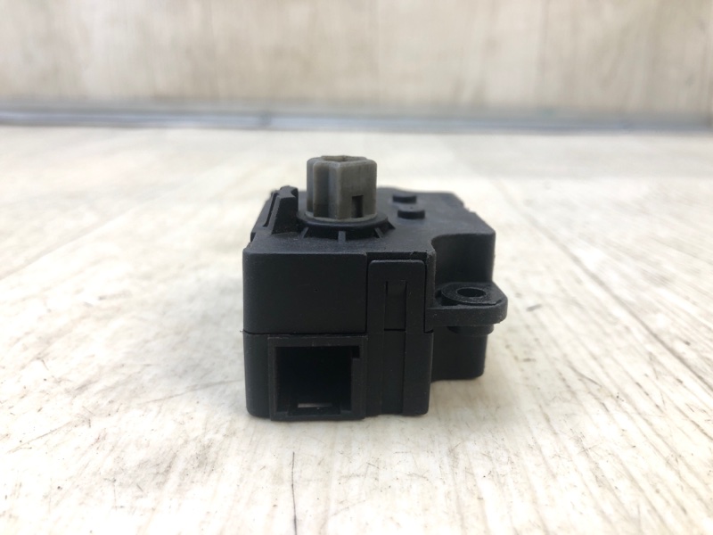 Моторчик заслонки печки NISSAN LEAF 10-17