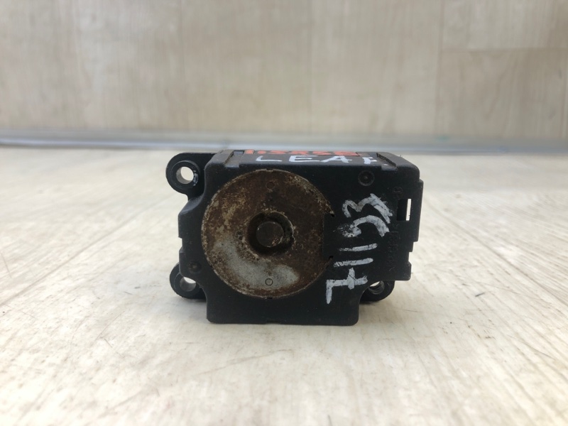 Моторчик заслонки печки LEAF 10-17