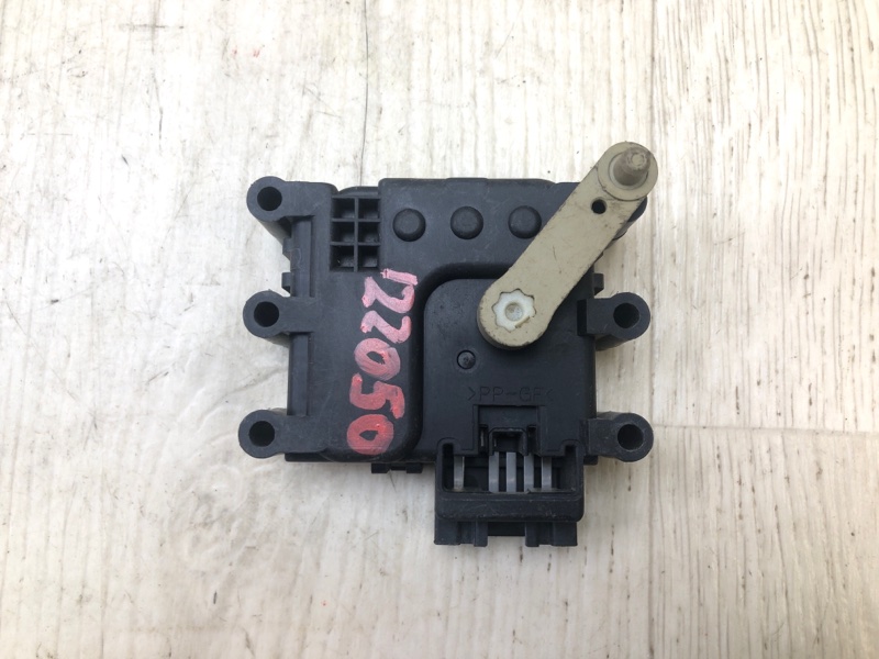 Моторчик заслонки печки MAZDA 6 GG 02-07 GJ6A61B60 Б/У