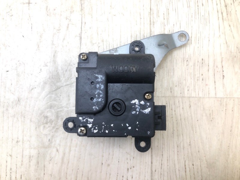 Моторчик заслонки печки HONDA ACCORD CE 95-98 Б/У