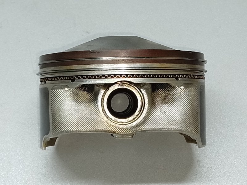 Запчасть поршень MAZDA 6 GJ 12- 2.5 PY-VPS PYY1-11-SA0 Б/У Поршень MAZDA 6 GJ 12- 2.5 PY-VPS PYY1-11-SA0 Б/У