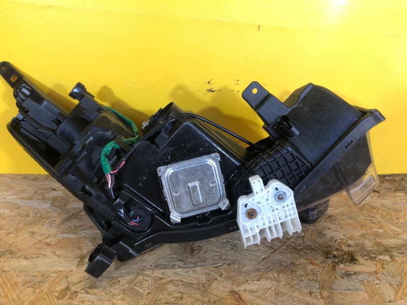 Фара левая LEAF 18-