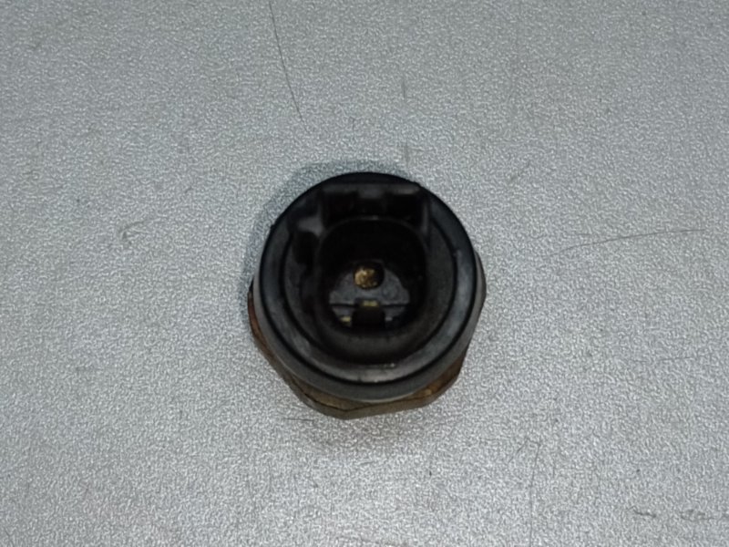 Датчик давления масла ДВС 6 GJ 12- 2.5 PY-VPS Датчик давления масла ДВС 6 GJ 12- 2.5 PY-VPS