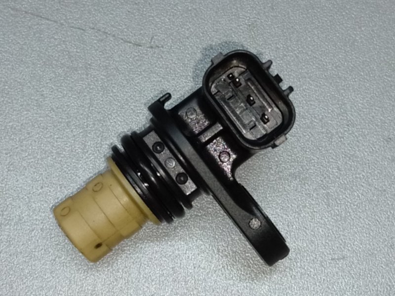 Датчик положения коленвала MAZDA 6 GJ 12- 2.5 PY-VPS PE01-18-221 Б/У