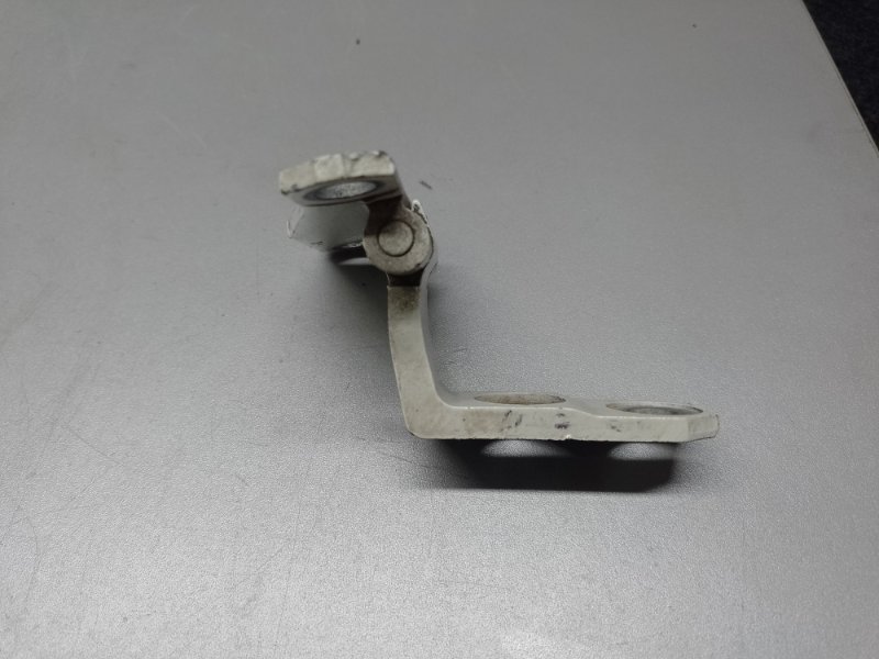 Петля двери нижняя задняя левая INFINITI M35/M45 04-10