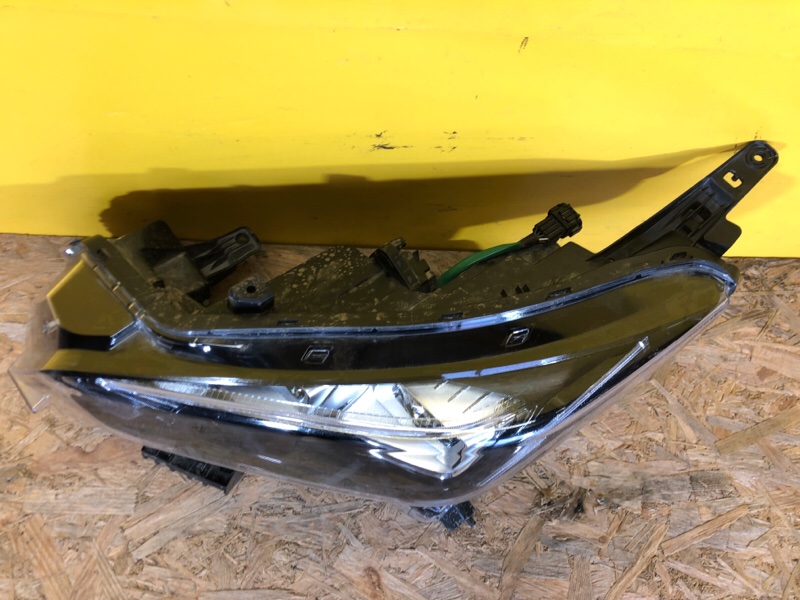 Фара левая LEAF 18-