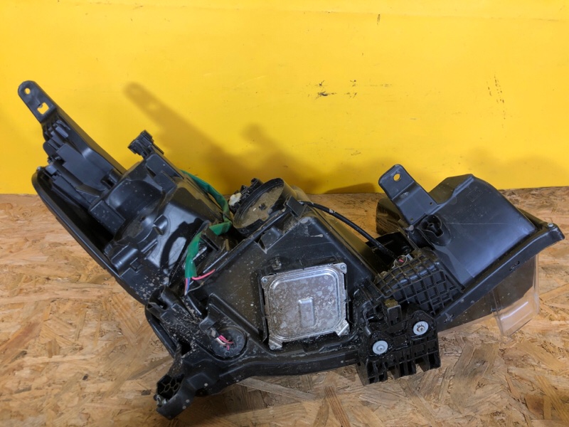 Фара левая LEAF 18-