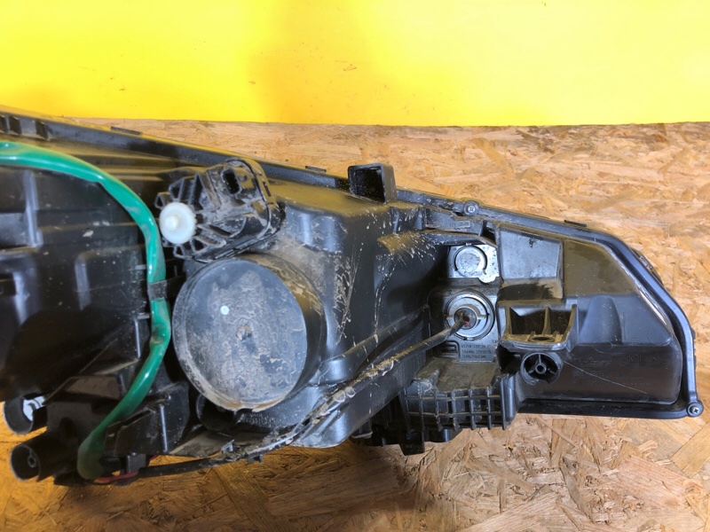 Фара левая LEAF 18-