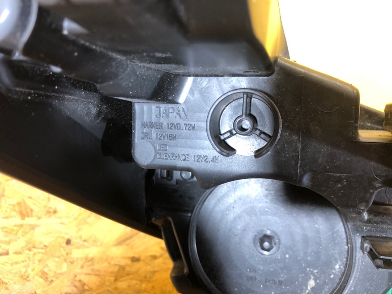 Фара левая LEAF 18-