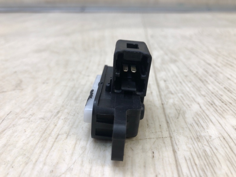 Кнопка открывания багажника наружная FX S50 03-08