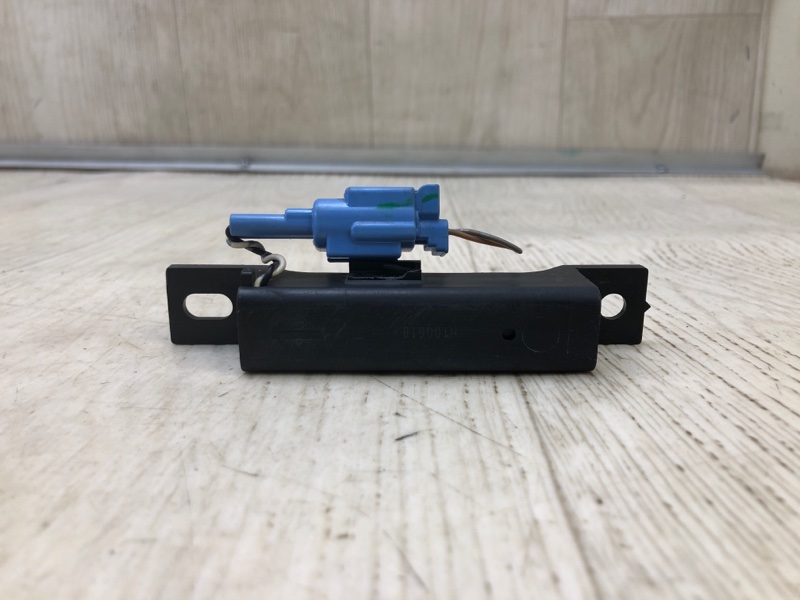 Антенна JUKE 10-19 2010 F15 1.6 MR16DDT