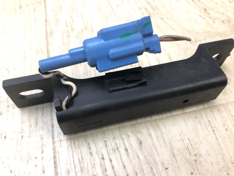 Антенна JUKE 10-19 2010 F15 1.6 MR16DDT