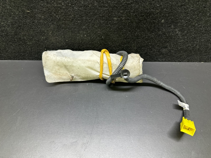 Подушка безопасности в сиденье передняя правая MAZDA 3 BK 03-08