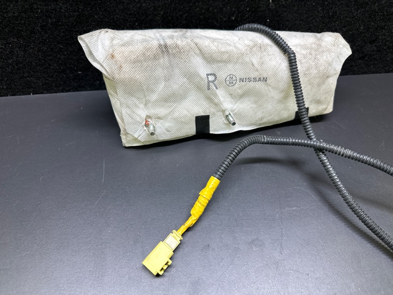 Подушка безопасности в сиденье передняя правая LEAF 10-17