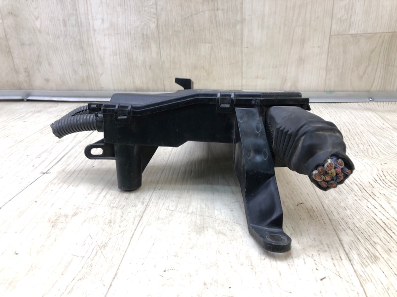 Блок предохранителей моторный отсек LS600HL 06-17 2008 Седан 5.0