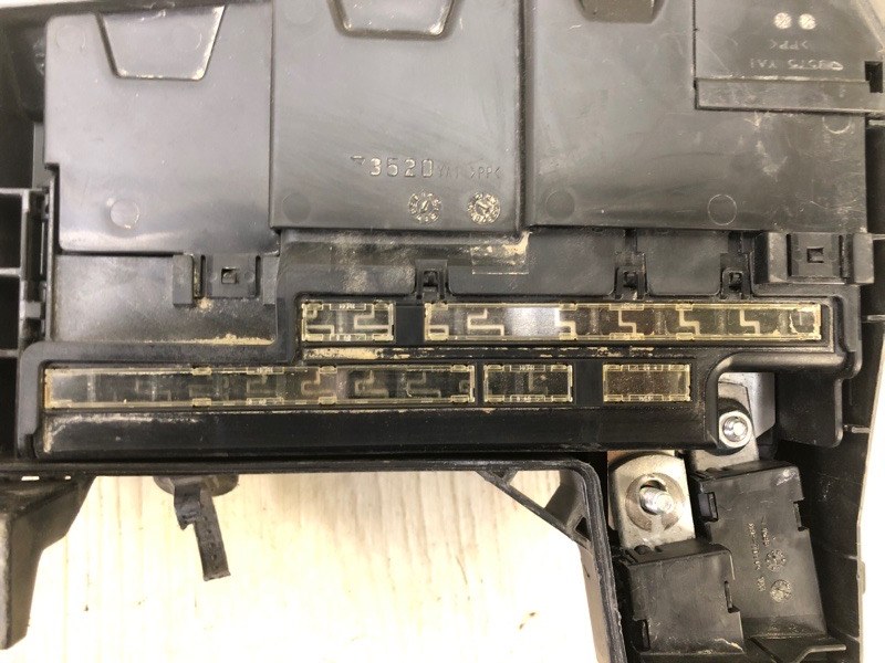 Блок предохранителей моторный отсек LS600HL 06-17 2008 Седан 5.0