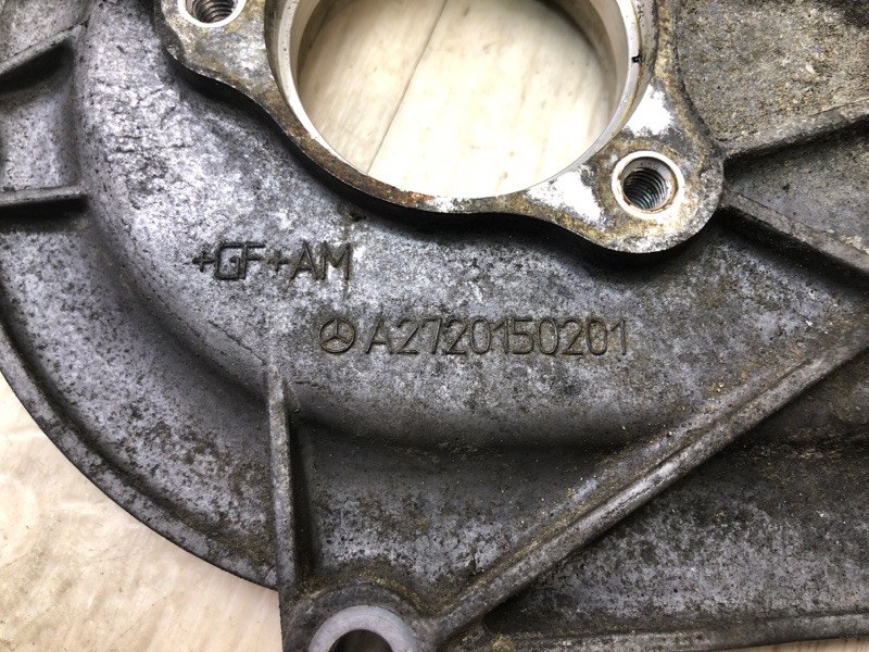 Крышка распредвала передняя левая S-CLASS W221 06-13 2010 Седан M273968 5.5L