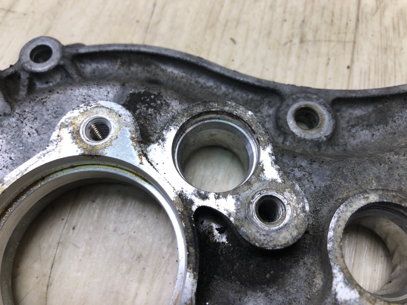 Крышка распредвала передняя правая S-CLASS W221 06-13 2010 Седан M273968 5.5L