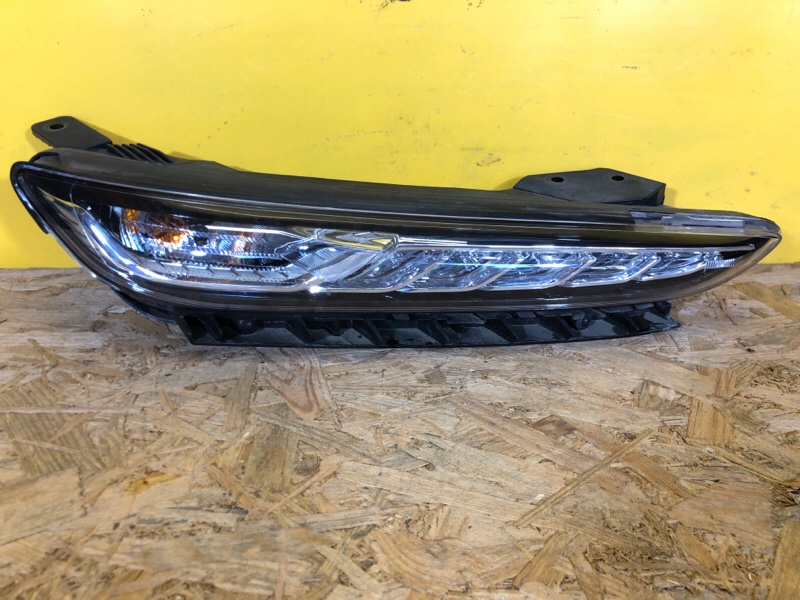Дневной ходовой огонь правый HYUNDAI KONA OS 17-23 92208-J9000 Б/У