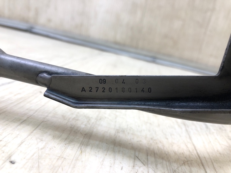 Направляющая масляного щупа S-CLASS W221 06-13 2010 Седан M273968 5.5L Направляющая масляного щупа S-CLASS W221 06-13 2010 Седан M273968 5.5L