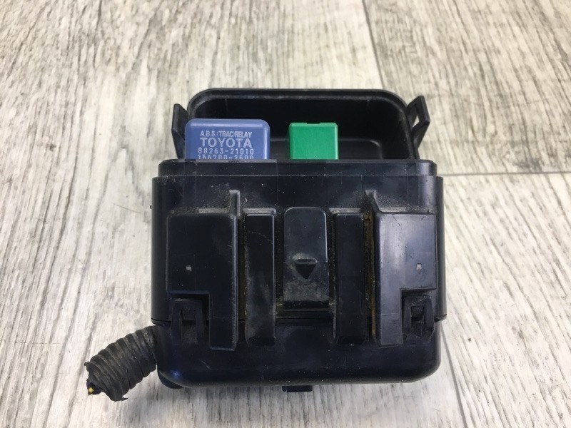 Блок предохранителей моторный отсек CAMRY 40 06-11