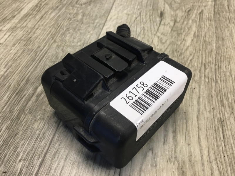 Блок предохранителей моторный отсек CAMRY 40 06-11