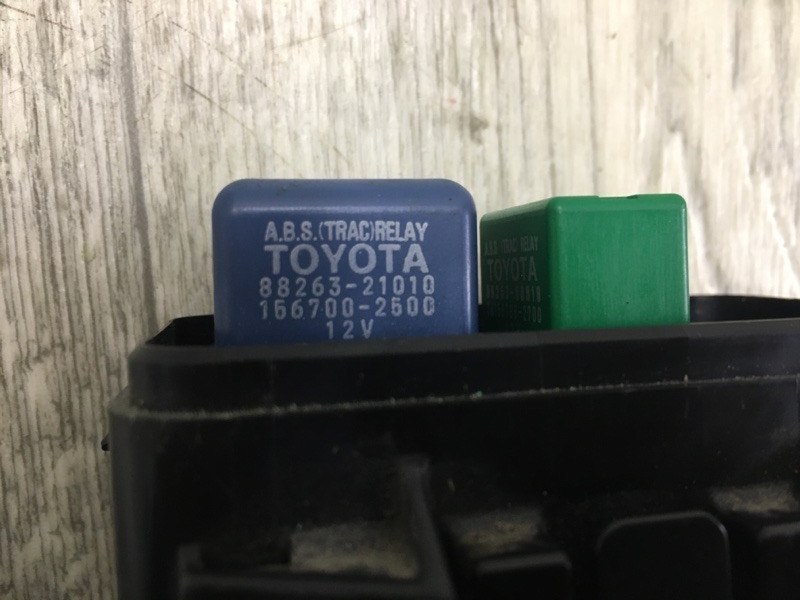 Блок предохранителей моторный отсек CAMRY 40 06-11