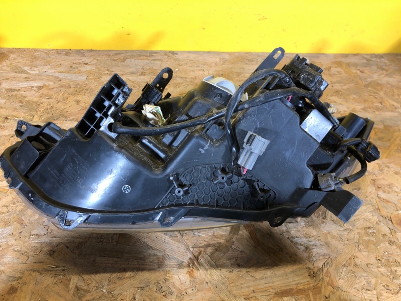 Фара правая X-TRAIL/ROGUE T32 13-20 T32