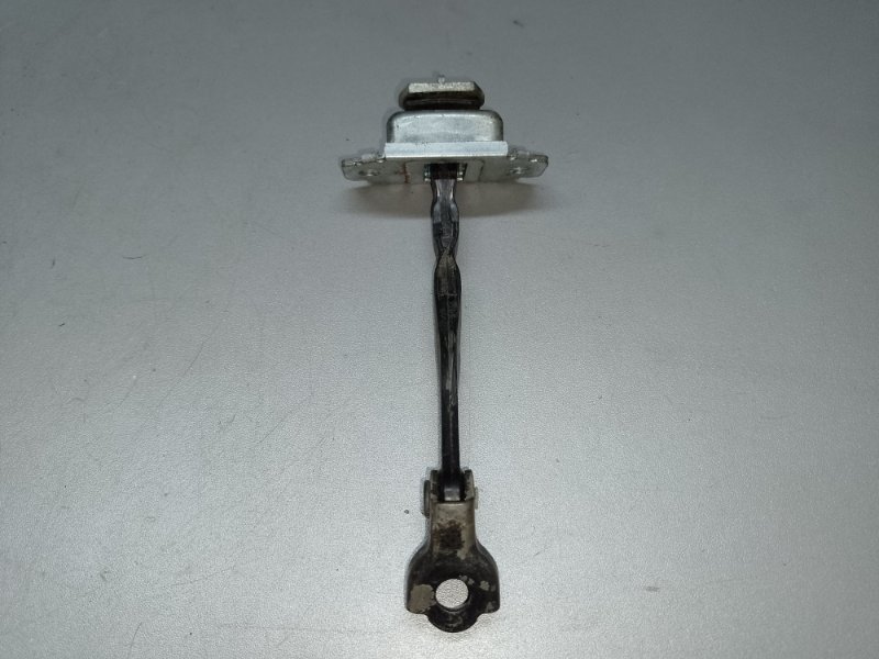 Запчасть ограничитель двери задний левый NISSAN X-TRAIL/ROGUE T32 13-20 2015 T32 2.5 QR25DE 82430-4CL0A Б/У Ограничитель двери задний левый NISSAN X-TRAIL/ROGUE T32 13-20 2015 T32 2.5 QR25DE 82430-4CL0A Б/У