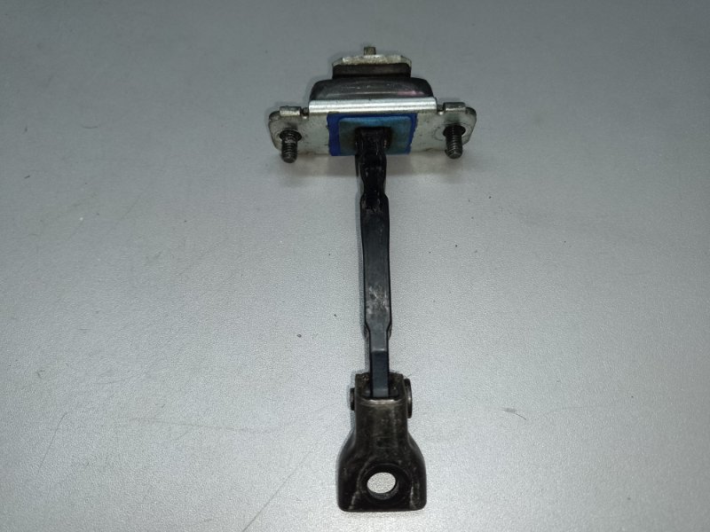 Запчасть ограничитель двери передний правый HYUNDAI ELANTRA AD 16- 2017 AD 2.0 G4NH 79390-F2000 Б/У Ограничитель двери передний правый HYUNDAI ELANTRA AD 16- 2017 AD 2.0 G4NH 79390-F2000 Б/У