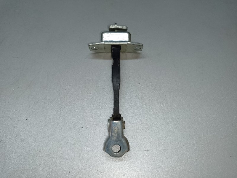 Ограничитель двери задний правый TOYOTA PRIUS C/AQUA 11-14 2013 NHP10L 1NZ-FXE 1.5L 68630-52130 Б/У