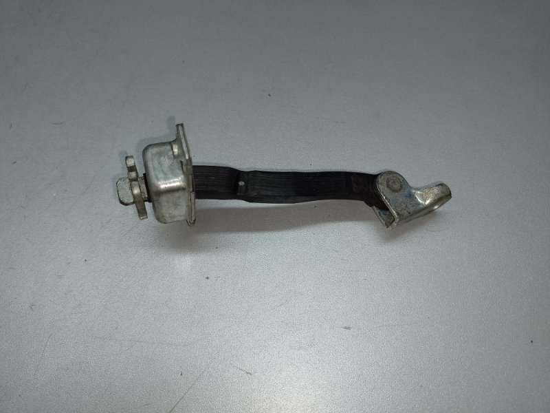 Ограничитель двери задний правый PRIUS C/AQUA 11-14 2013 NHP10L 1NZ-FXE 1.5L