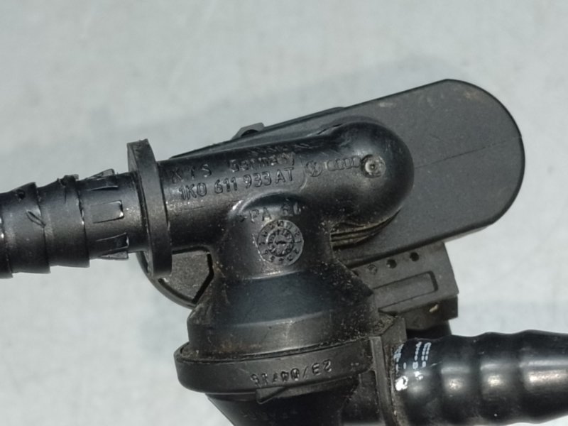 Датчик вакуумного усилителя Q7 19- Датчик вакуумного усилителя Q7 19-