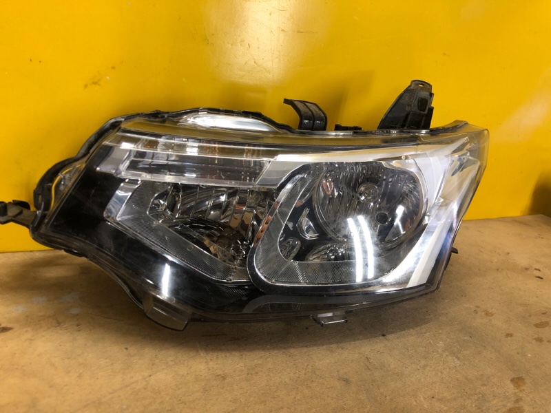 Фара левая MITSUBISHI OUTLANDER GF 12- Фара левая MITSUBISHI OUTLANDER GF 12-