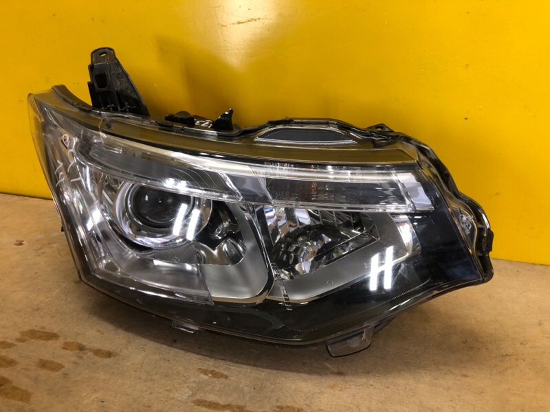 Фара правая MITSUBISHI OUTLANDER GF 12- Фара правая MITSUBISHI OUTLANDER GF 12-