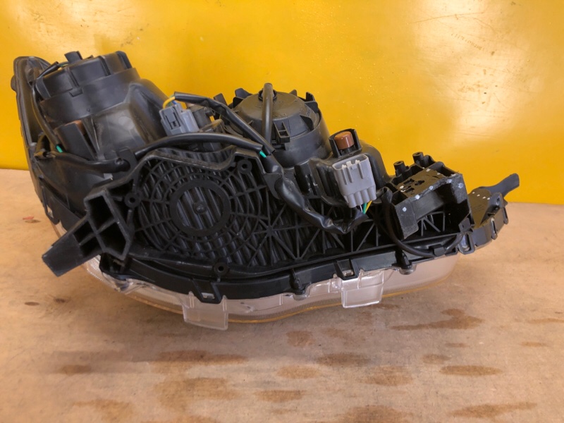 Фара левая ASX / OUTLANDER SPORT 10-21 Фара левая ASX / OUTLANDER SPORT 10-21