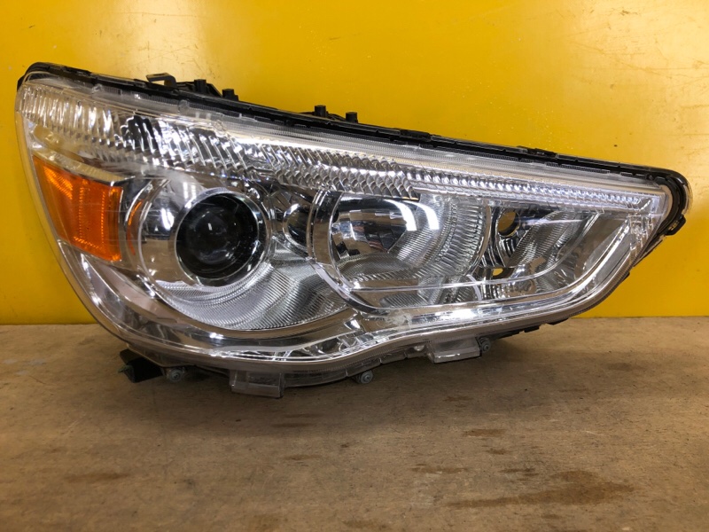 Запчасть фара правая MITSUBISHI ASX / OUTLANDER SPORT 10-21 8301C618 Б/У Фара правая MITSUBISHI ASX / OUTLANDER SPORT 10-21 8301C618 Б/У
