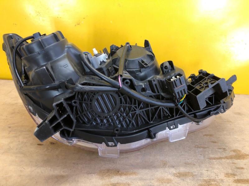 Фара левая ASX / OUTLANDER SPORT 10-21 Фара левая ASX / OUTLANDER SPORT 10-21