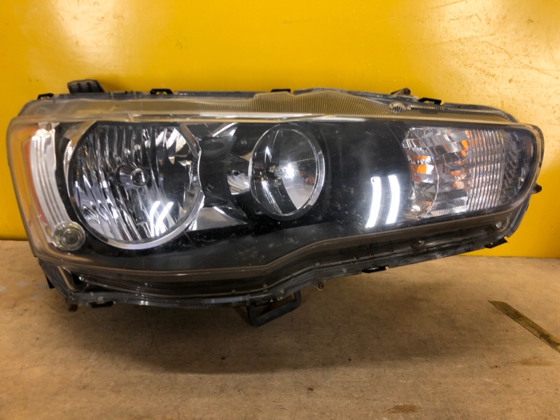 Запчасть фара правая MITSUBISHI LANCER X 10 07-15 8301B260 Б/У Фара правая MITSUBISHI LANCER X 10 07-15 8301B260 Б/У