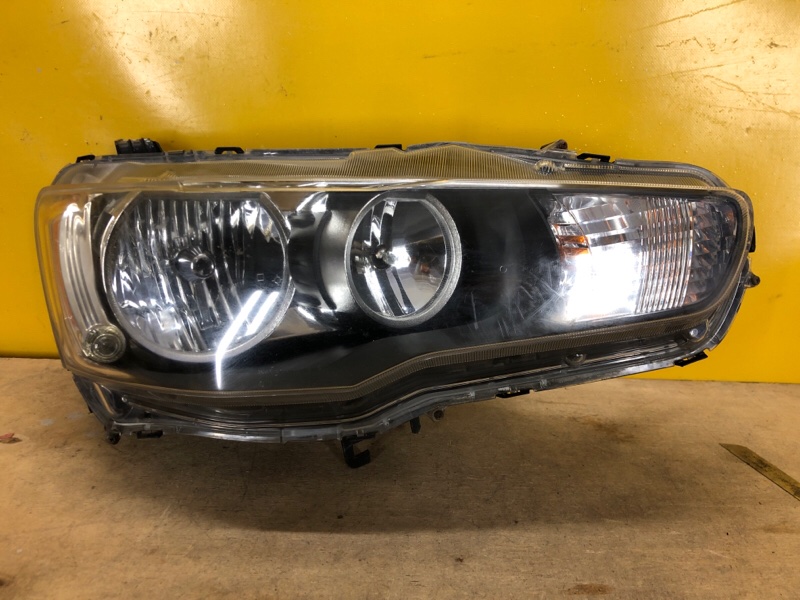 Запчасть фара правая MITSUBISHI LANCER X 10 07-15 8301B260 Б/У Фара правая MITSUBISHI LANCER X 10 07-15 8301B260 Б/У