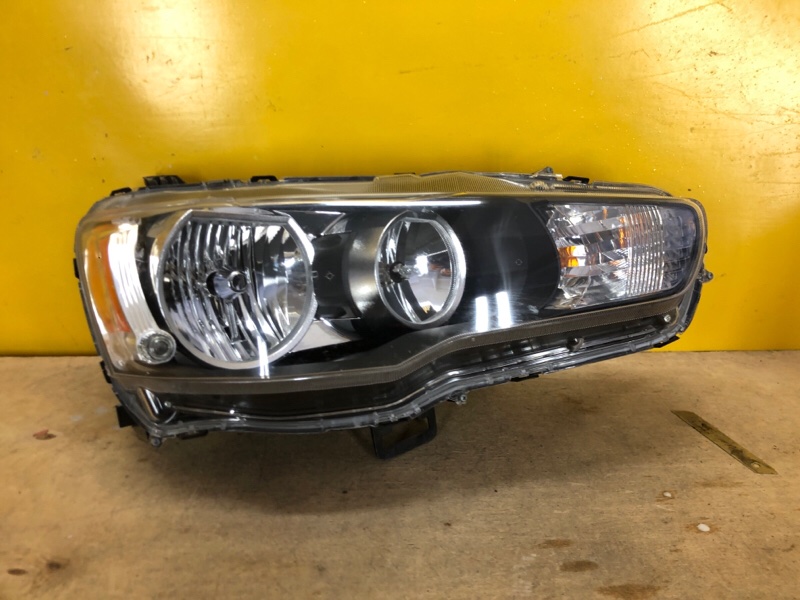 Запчасть фара правая MITSUBISHI LANCER X 10 07-15 8301B260 Б/У Фара правая MITSUBISHI LANCER X 10 07-15 8301B260 Б/У