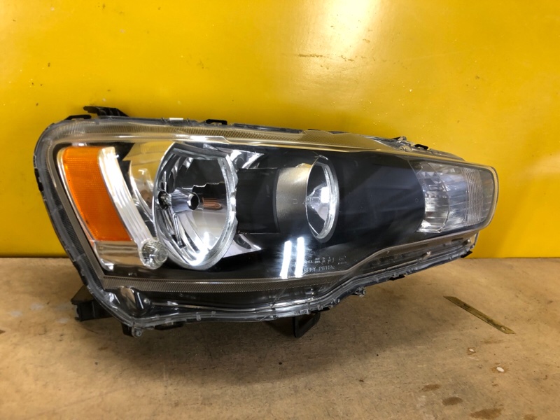 Фара правая MITSUBISHI LANCER X 10 07-15 Фара правая MITSUBISHI LANCER X 10 07-15