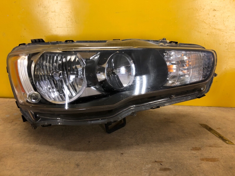 Запчасть фара правая MITSUBISHI LANCER X 10 07-15 8301B260 Б/У Фара правая MITSUBISHI LANCER X 10 07-15 8301B260 Б/У