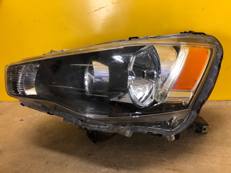 Запчасть фара левая MITSUBISHI LANCER X 10 07-15 8301B259 Б/У Фара левая MITSUBISHI LANCER X 10 07-15 8301B259 Б/У