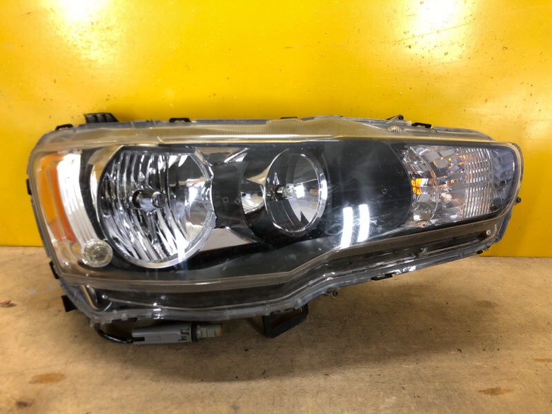 Запчасть фара правая MITSUBISHI LANCER X 10 07-15 8301B260 Б/У Фара правая MITSUBISHI LANCER X 10 07-15 8301B260 Б/У