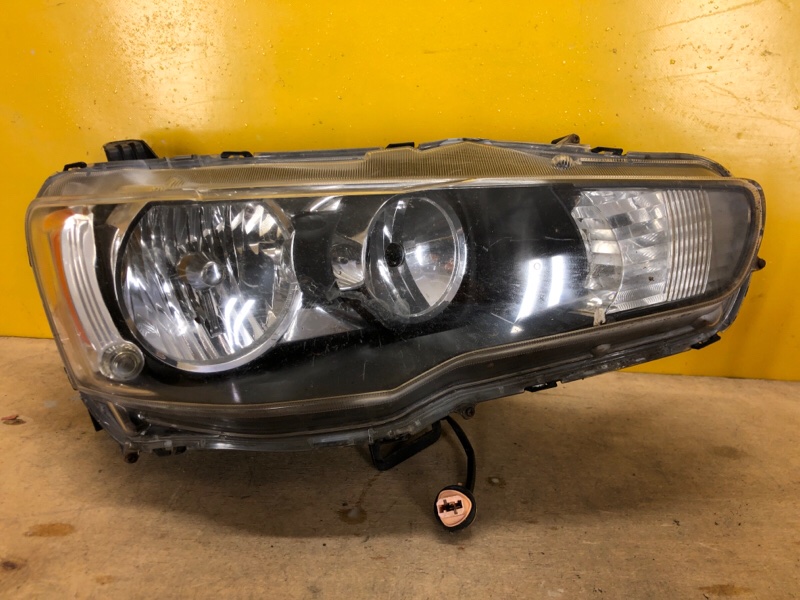 Запчасть фара правая MITSUBISHI LANCER X 10 07-15 8301B260 Б/У Фара правая MITSUBISHI LANCER X 10 07-15 8301B260 Б/У