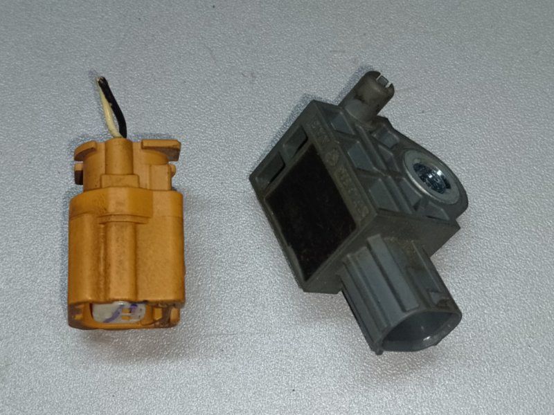 Датчик удара передний SANTA FE (DM) 12-18