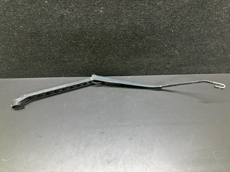 Поводок стеклоочистителя передний правый CAMRY 30 02-06 2003 30 2.4 2AZFE