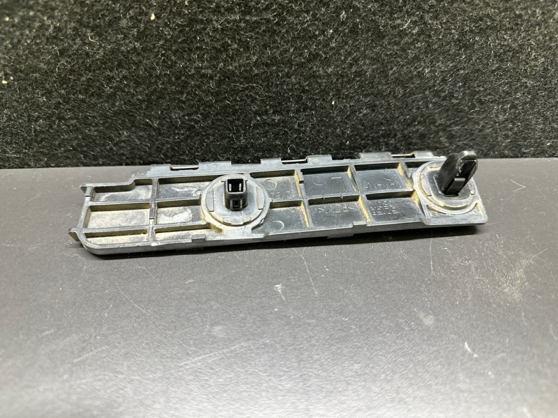 Кронштейн заднего бампера левый TOYOTA SIENNA 11-16 Кронштейн заднего бампера левый TOYOTA SIENNA 11-16