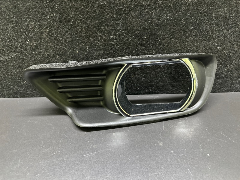 Накладка противотуманной фары правая TOYOTA CAMRY 40 06-11 52127-33040 новая